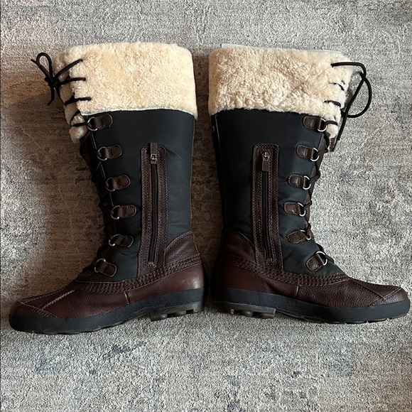 Ugg Edmonton 3223 Boots Size 9 - Picture 4 of 14